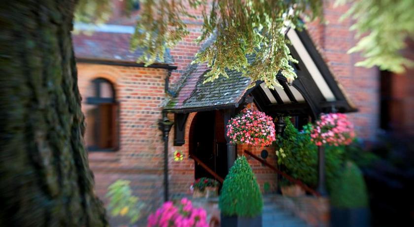 Отель Careys Manor Hotel & Spa