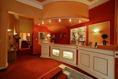 Отель Inter-Hotel Saint Martial