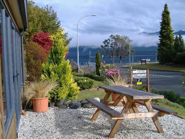 Отель Lakefront Lodge