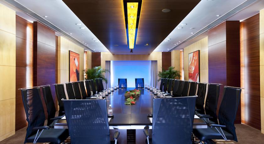 Отель Holiday Inn Qingdao Parkview