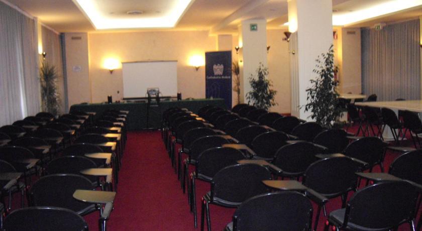 Отель Hotel Executive