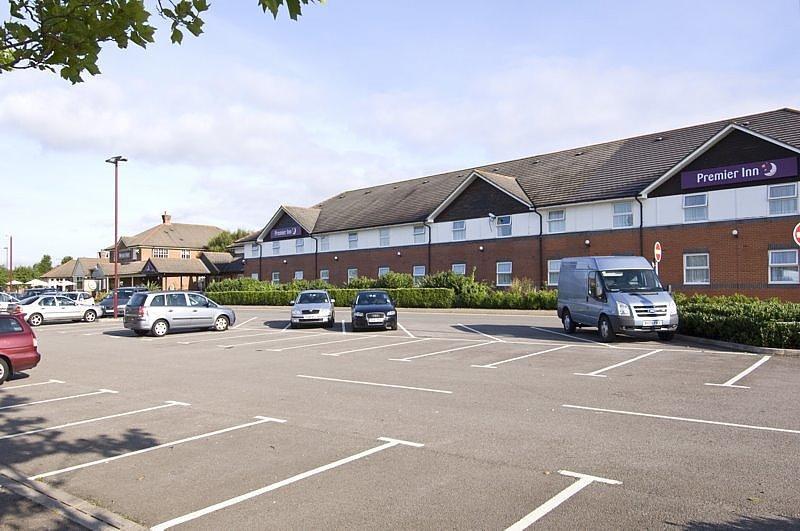 Отель Premier Inn Bristol South