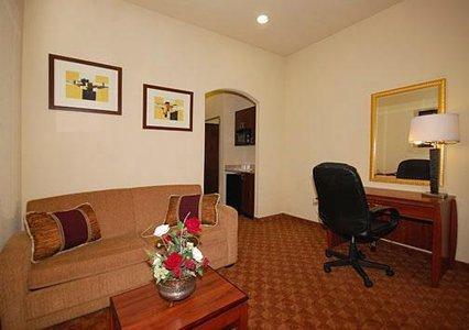Отель Comfort Suites Webster