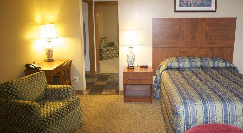 Отель Moonlight Inn & Suites
