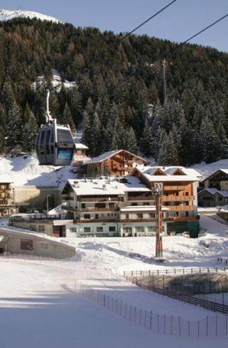 Отель Hotel Genzianella