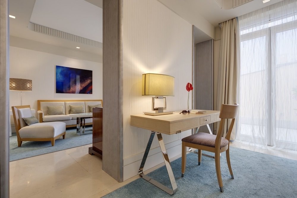 Отель Melia Genova