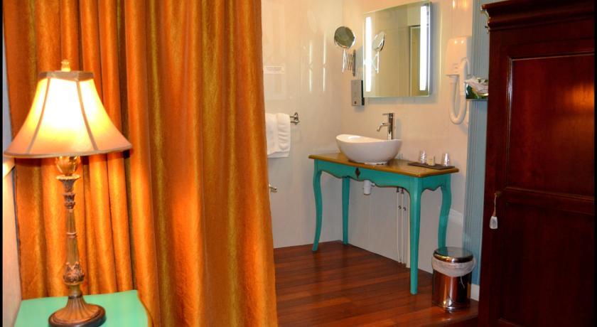 Отель Logis Hotel Les Pasteliers
