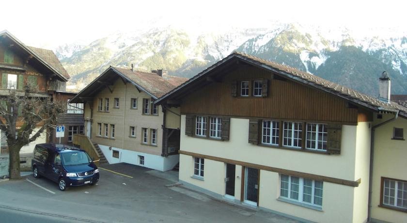 Апартаменты Schwizi's Downtown Apartments
