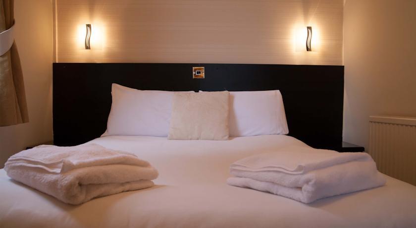 Blenheim Lakeside Hotel