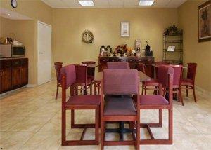 Отель Econo Lodge Saraland