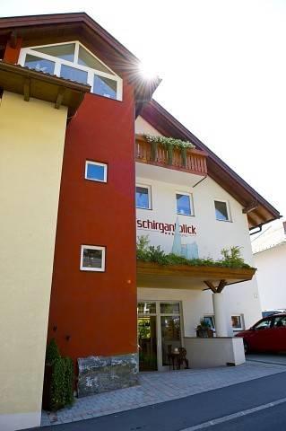 Отель Hotel Tschirgantblick