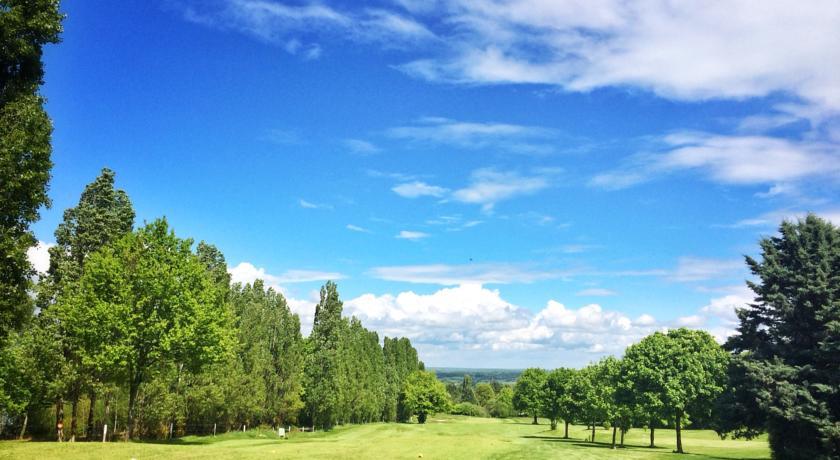 Отель Hôtel Les Dryades Golf & Spa