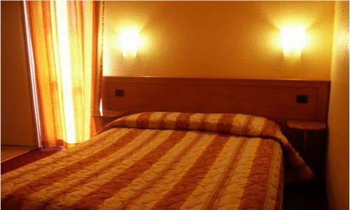 Отель Hotel Le Mejean