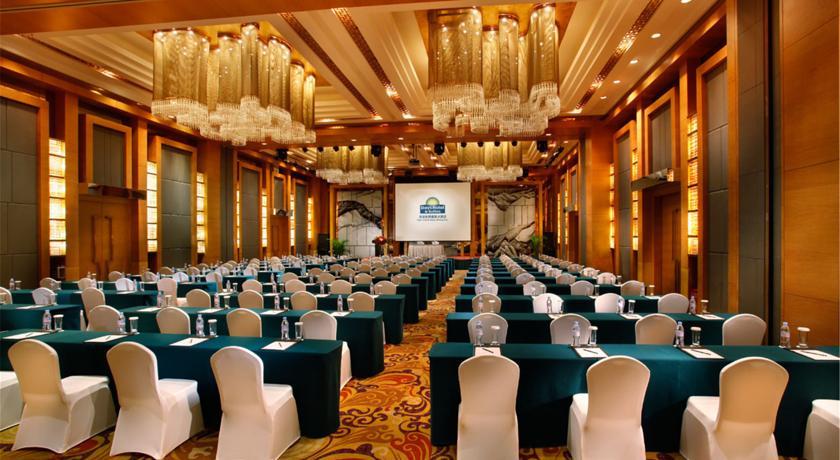 Days Hotel & Suites Xinxing Xian