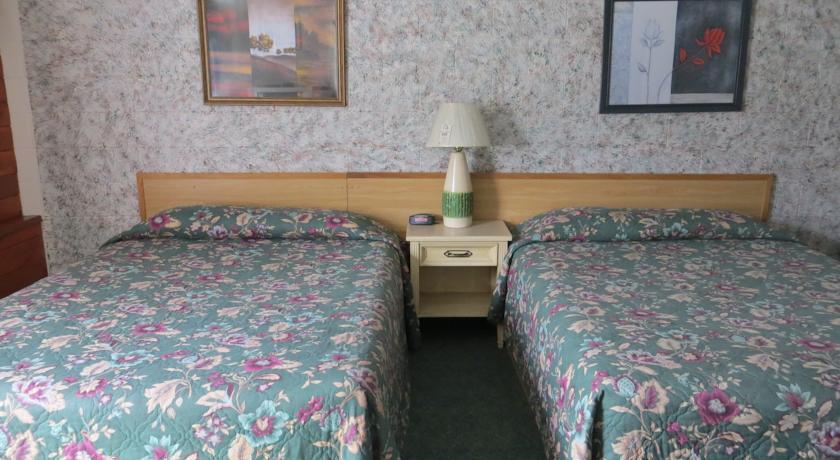 Отель Maple Leaf Motor Inn