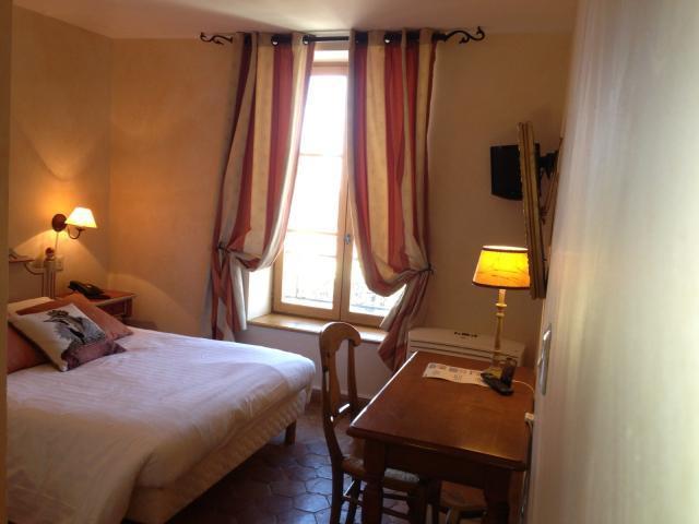Отель Hostellerie de la tour d'auxois