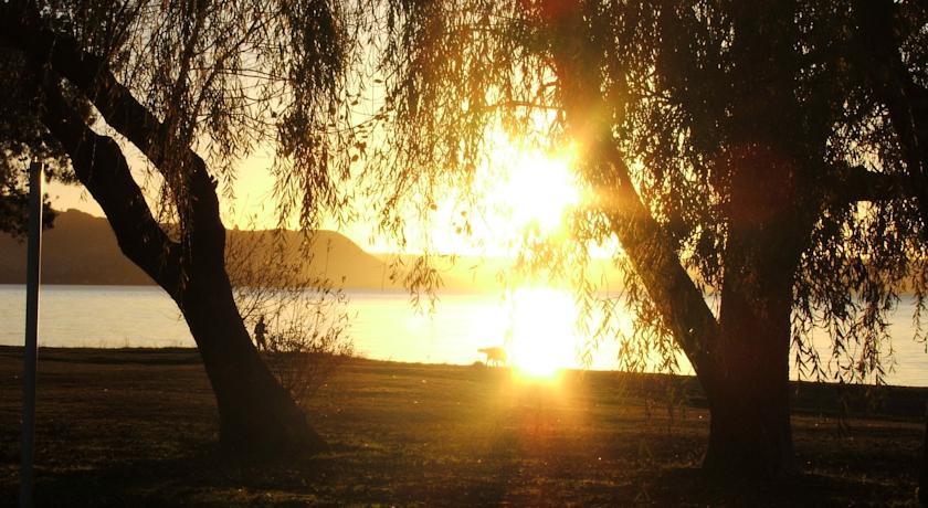 Отель Cedarwood Lakeside Holiday Resort