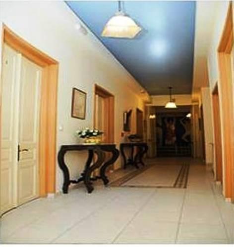 Отель Avra Hotel