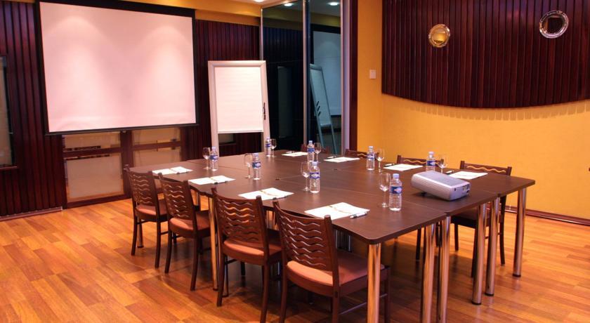Отель Hôtel Restaurant l'Hirondelle