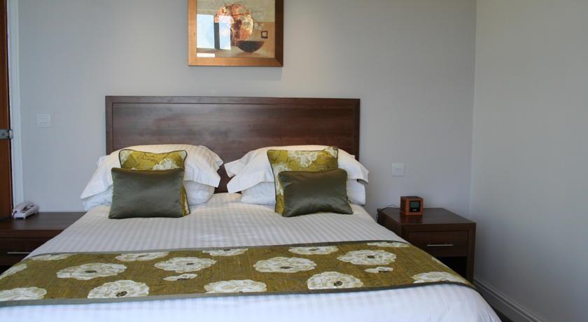 Отель Sandy Cove Hotel