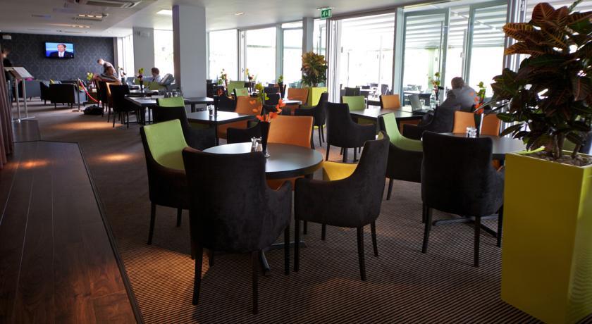 Отель DoubleTree by Hilton Chester (formerly Hoole Hall Hotel Country Club)