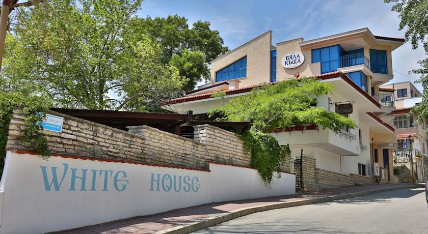 Отель White House Family Hotel