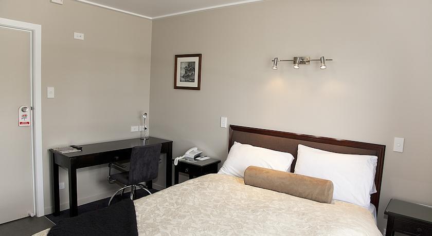 Отель Discovery Settlers Hotel