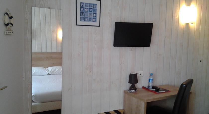 Отель Brit Hotel des Halles