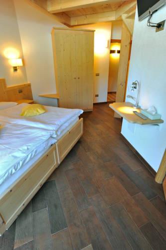 Отель Agritur La Regina Dei Prati