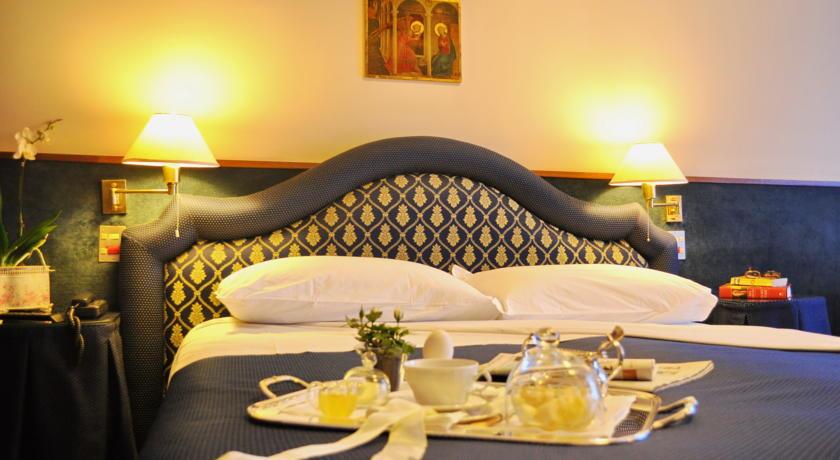 Отель Hotel San Luca