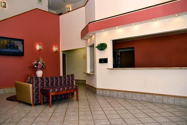 Отель Red Roof Inn & Suites Albuquerque