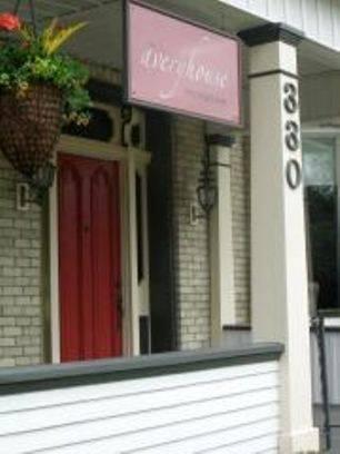 Отель Avery House B&B