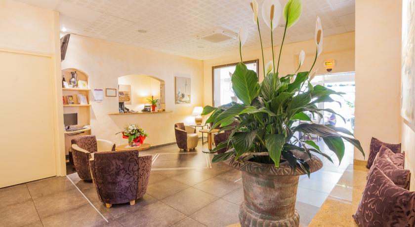 Отель Logis Le Cours