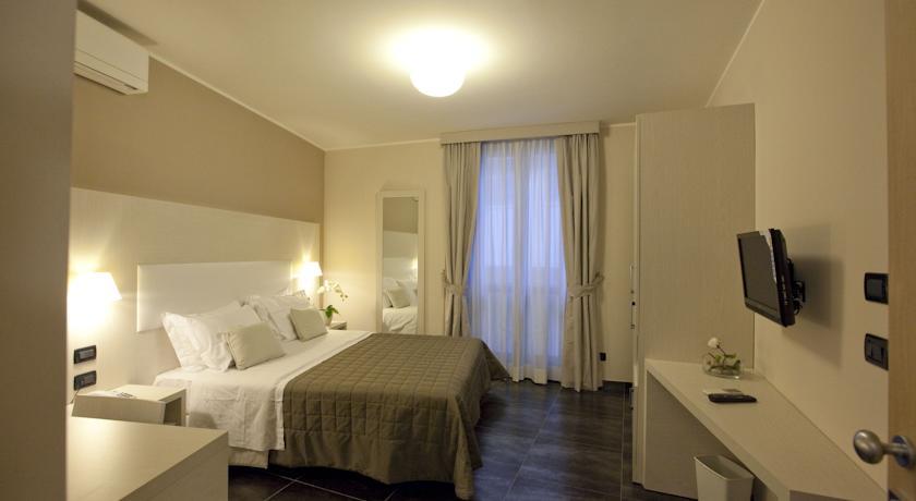 Отель Hotel La Meridiana