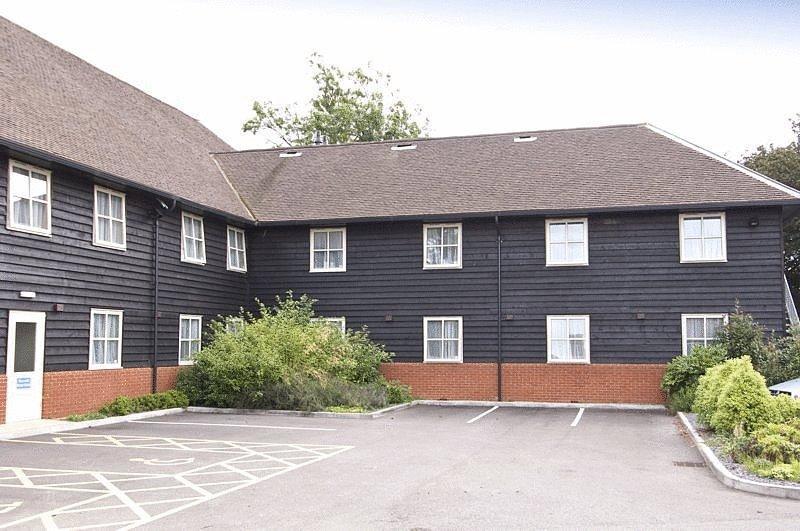 Отель Premier Inn Tonbridge North