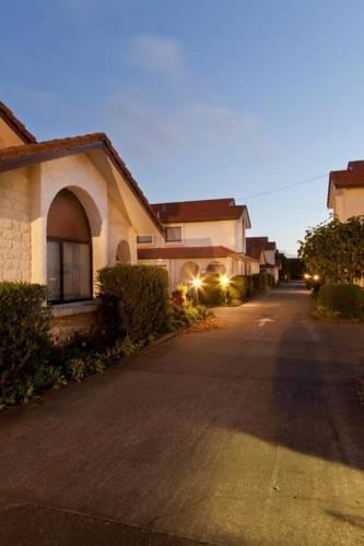 Отель Econo Lodge The Villas