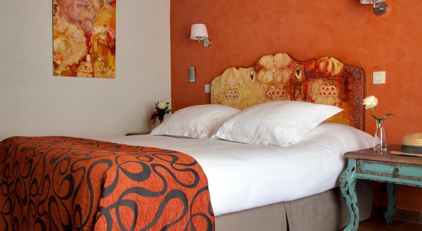 Отель Oustau Camarguen