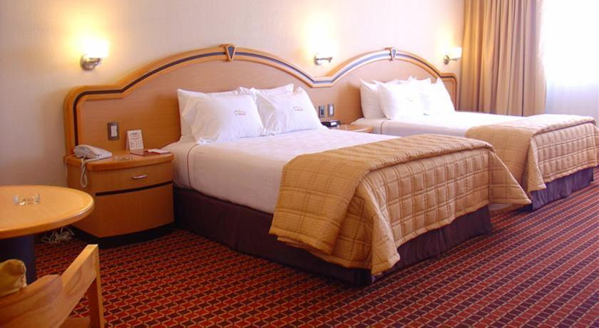 Отель Suites Inn La Muralla Metepec