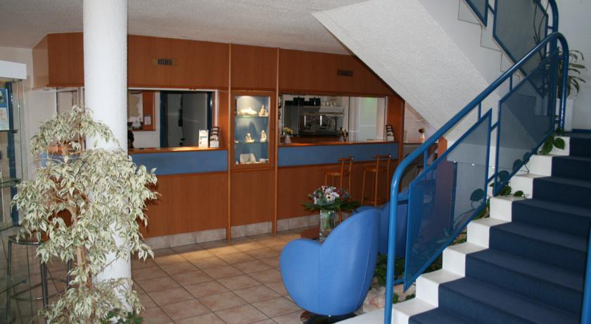 Отель Brit Hotel Le Kerodet