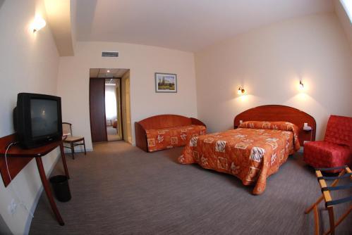 Отель Hôtel Les Minotiers