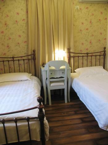 Отель Louis Hotel