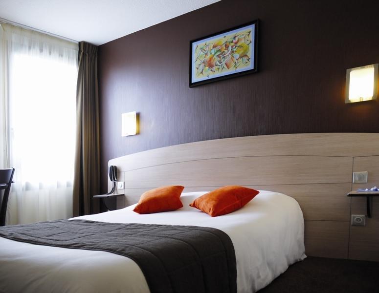 Отель Kyriad Niort