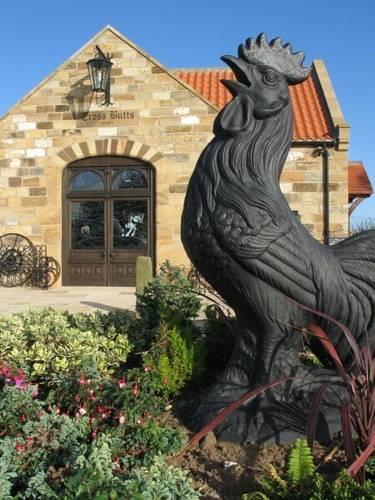 Отель Crossbutts Stable Restaurant with Courtyard Rooms