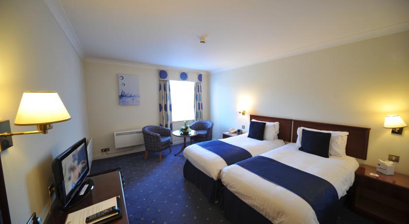 Отель The Bentley Hotel, Leisure Club & Spa