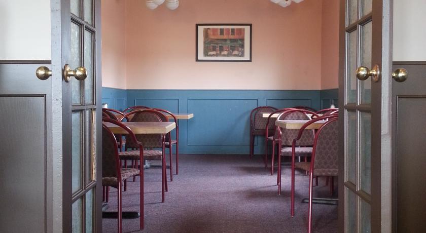 Отель ThriftLodge Claresholm