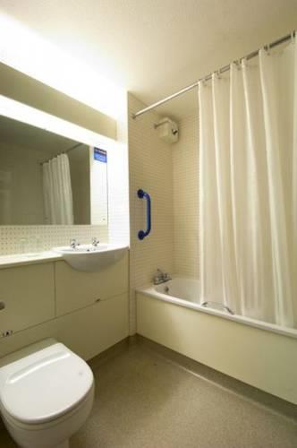 Отель Travelodge Waterford