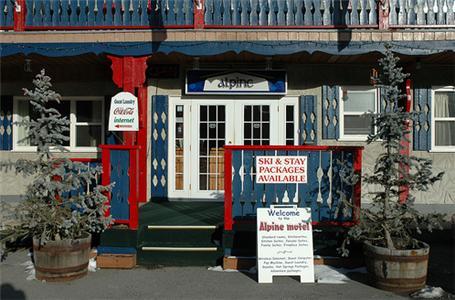 Отель Alpine Motel & Suites