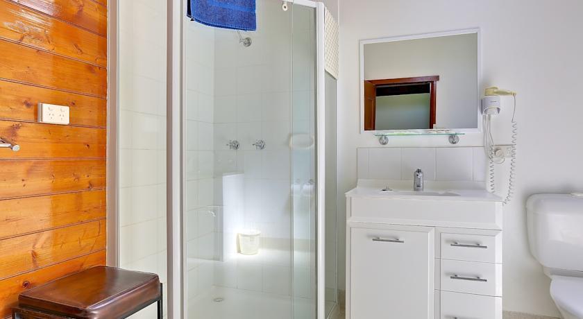 Апартаменты Riverfront Motel & Villas