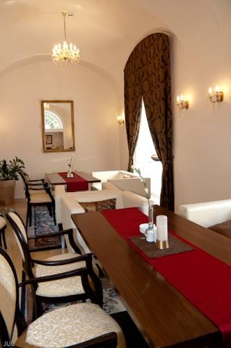 Отель Hotel Kristály