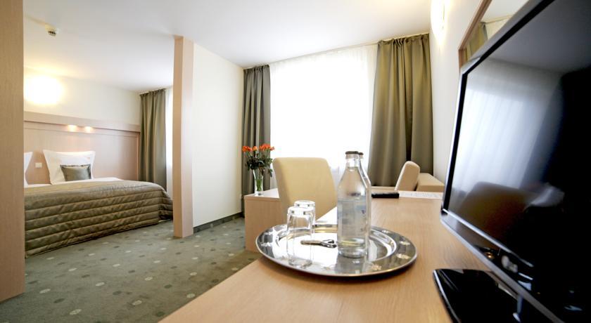 Отель Hotel Cieplice
